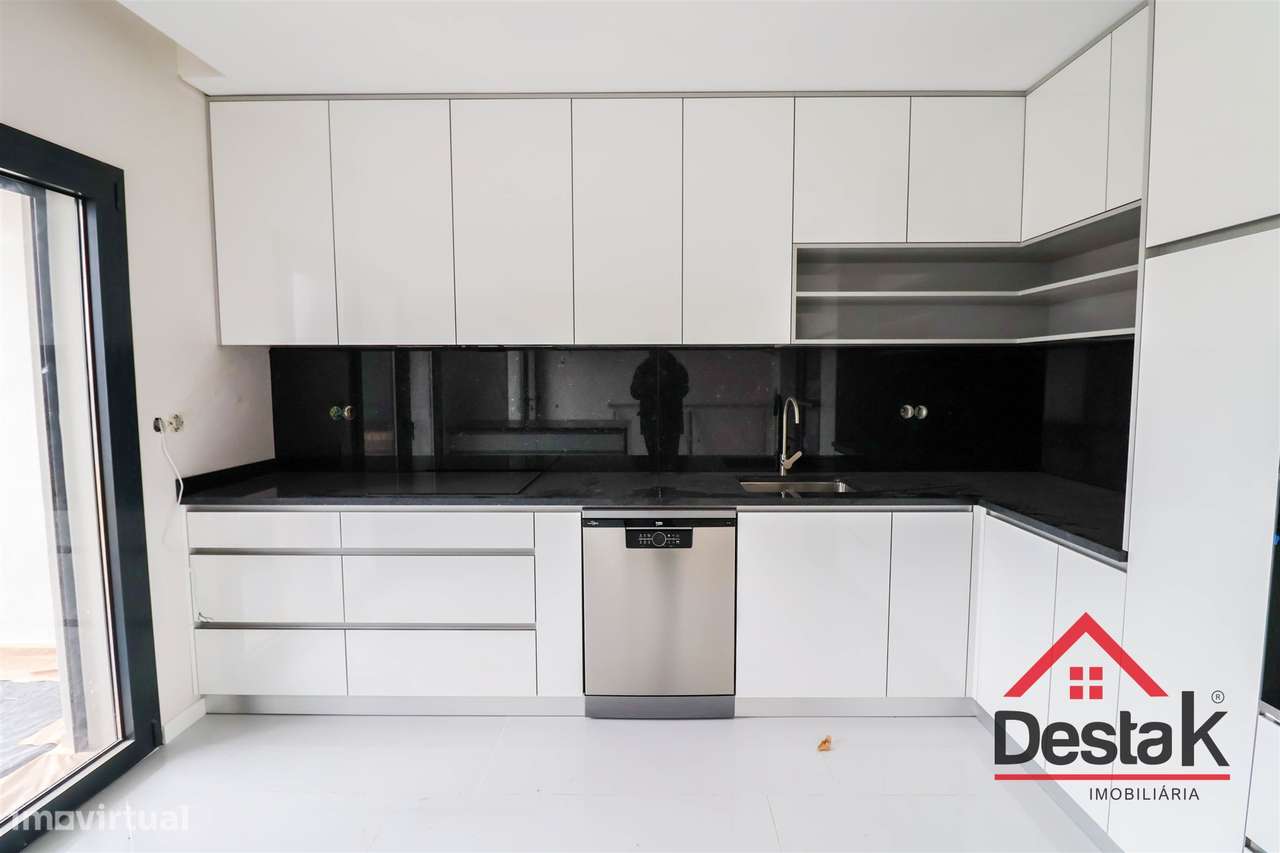 Moradia em Banda V3+1 situada no Campo, Viseu - Grande imagem: 4/23