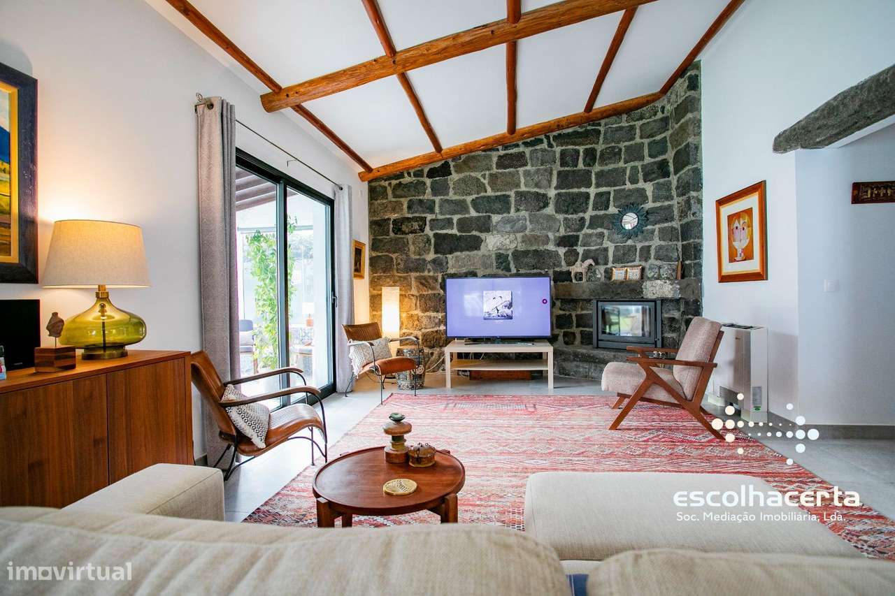 Villa de luxo com piscina coberta e vista para o mar-13