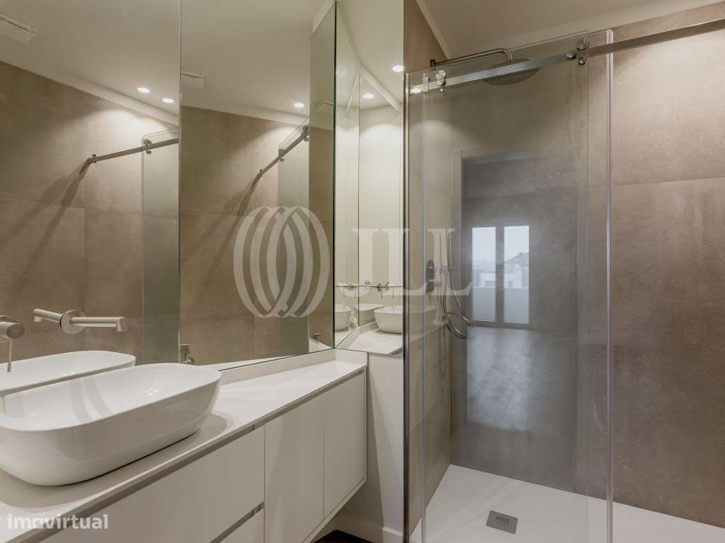 Apartamento T4 com varanda e garagem nas Antas Porto-21