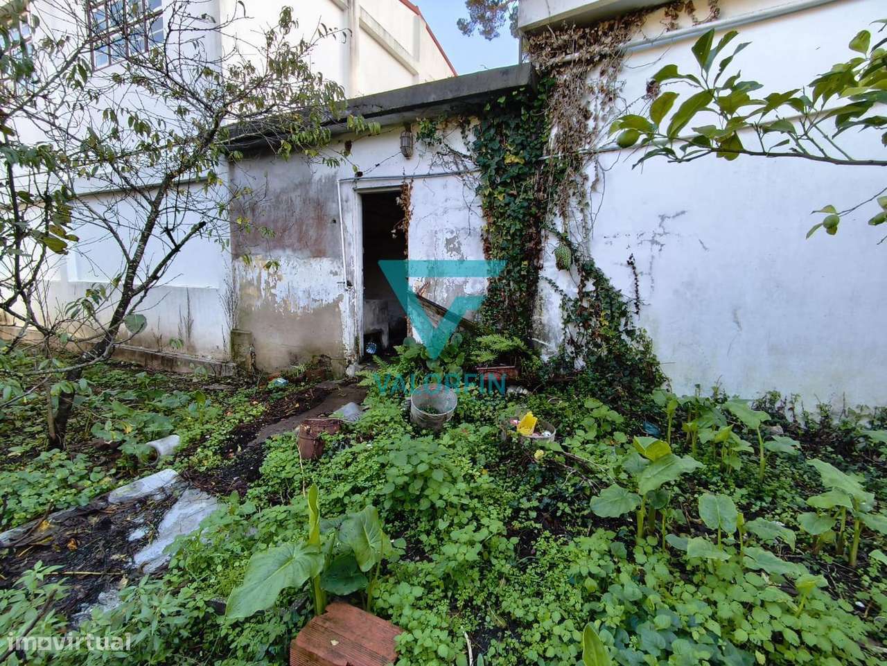 MORADIA T3+2 para Recuperar com Garagem e Terreno | Maceira – Leiria-9