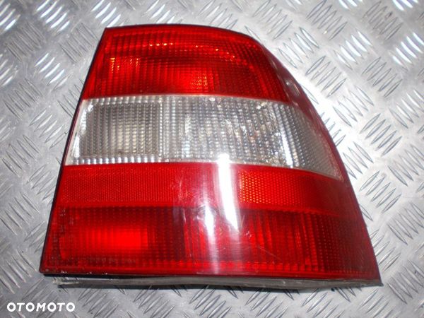 Opel Vectra B - lampa tylna prawa - 1