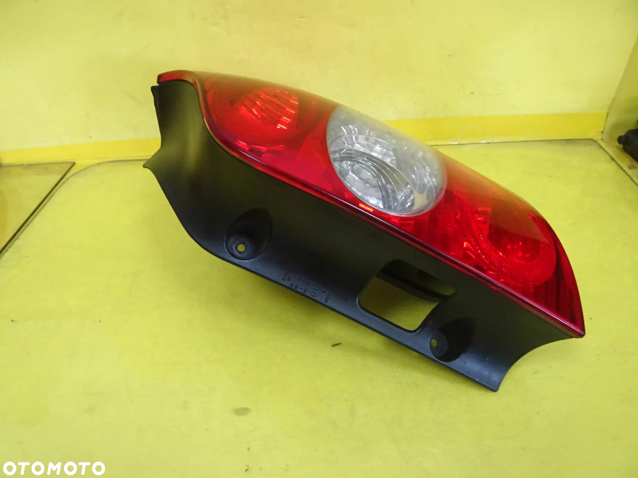 LAMPA PRAWY TYŁ RENAULT LAGUNA II 01-05 KOMBI 8200002472 NR626 - 3