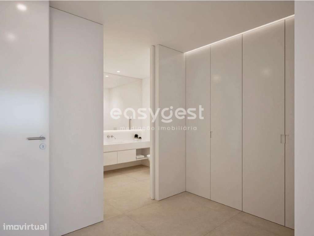 Moradia de Luxo com excelentes acabamentos vista mar a 300 m da praia - Grande imagem: 2/28