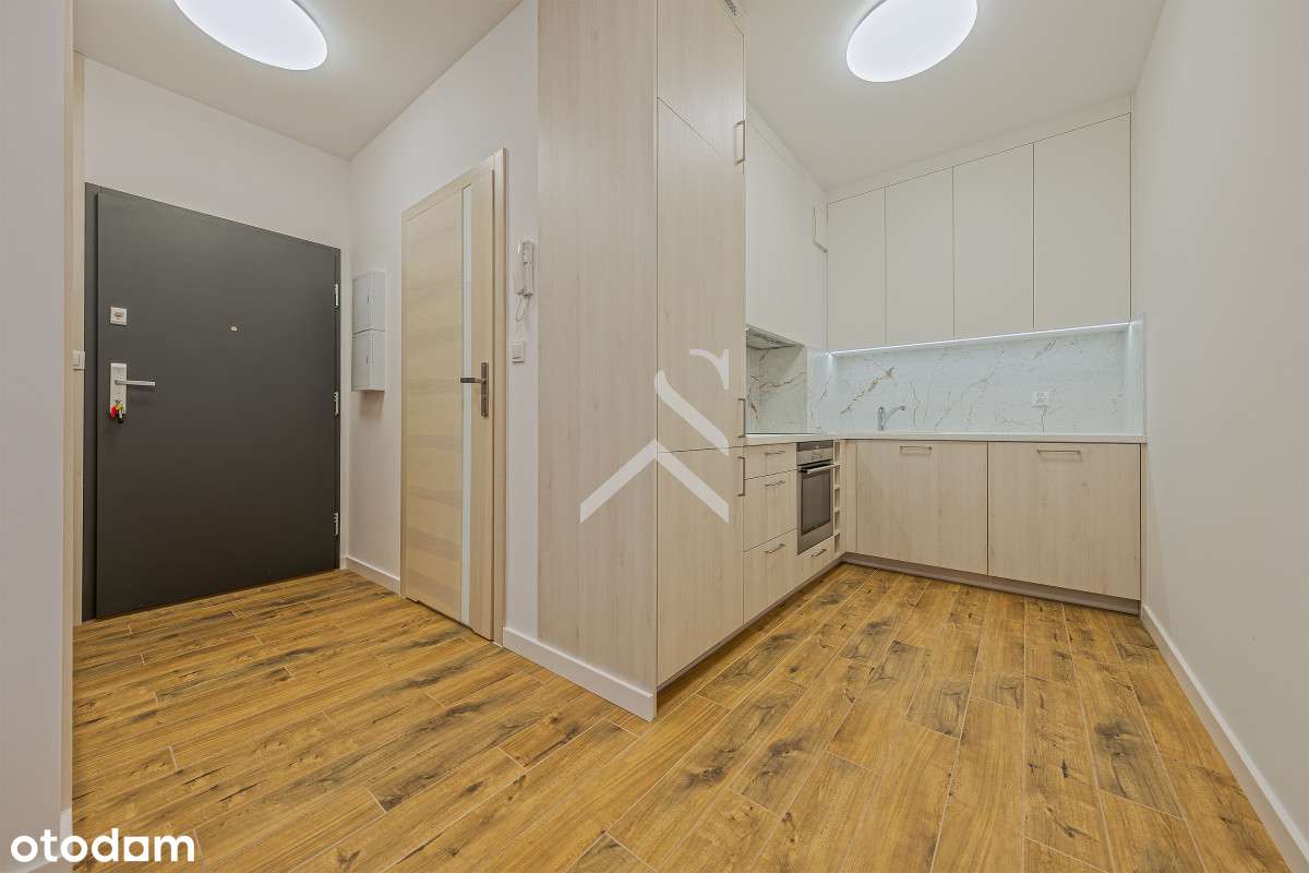 Kawalerka - Umeblowana - Miejsce w hali-5