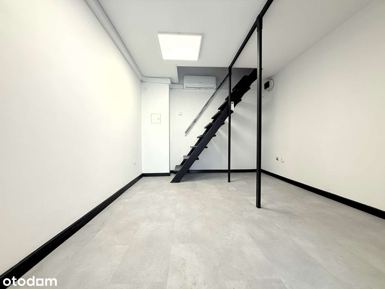 Odświeżony_lokal_parking_przy_ulicy_dobra_komunikacja_klimatyzacja - Pełny obrazek: 4/12