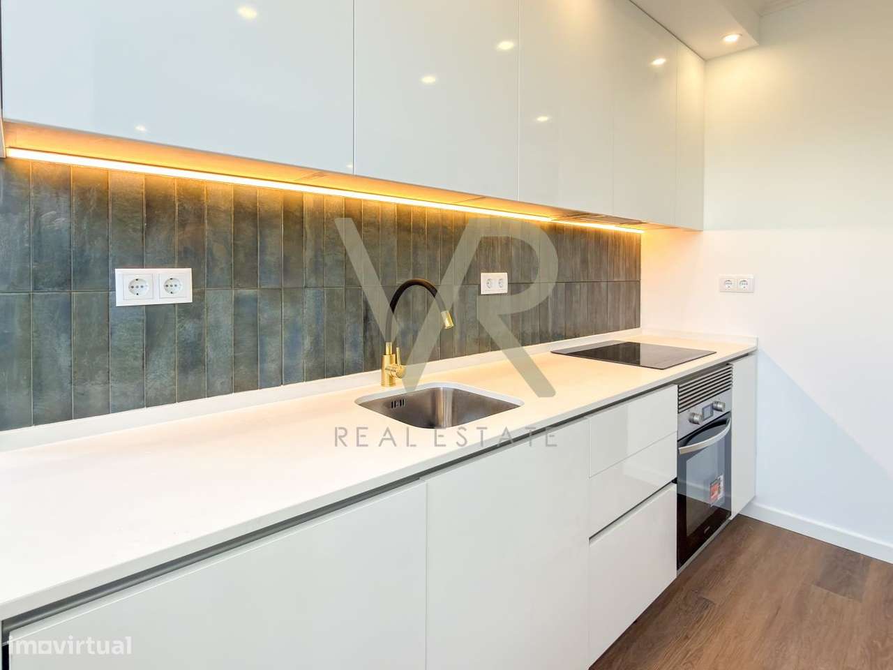 T2 Totalmente Remodelado | A 10 Min. da Reboleira | Cozinha Equipada e-4