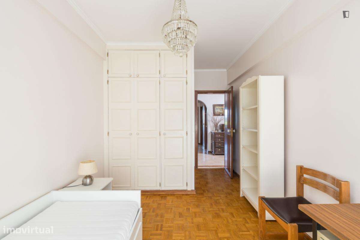 Quarto - localizado em Alvalade Lisbon - Grande imagem: 4/9