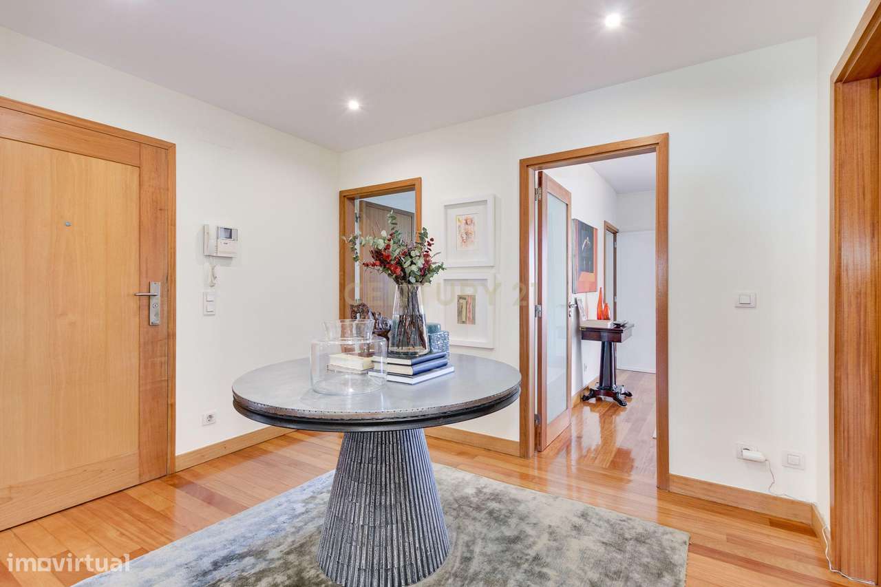 T4+1 na 1ª linha Condomínio fechado Parque das Conchas-20