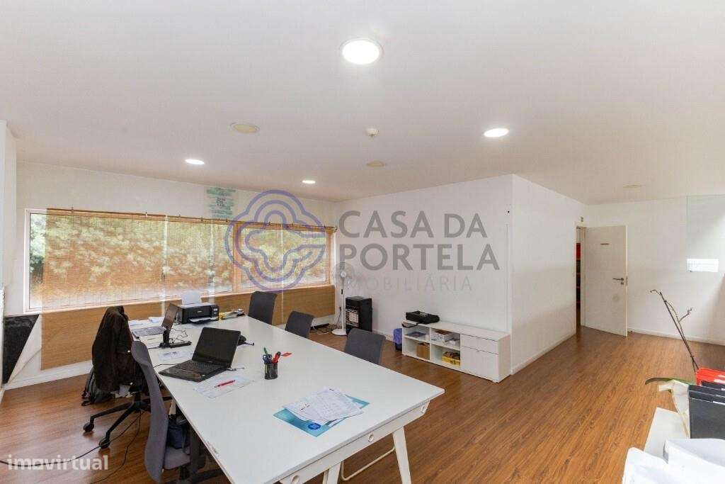 Venda de armazém industrial, escritório e logradouro em Ermesinde-18