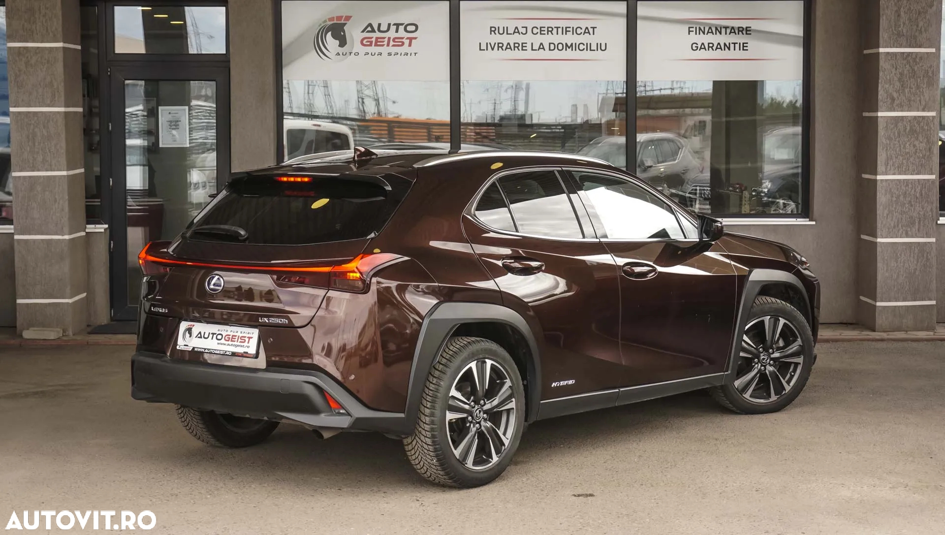 Lexus UX - 4