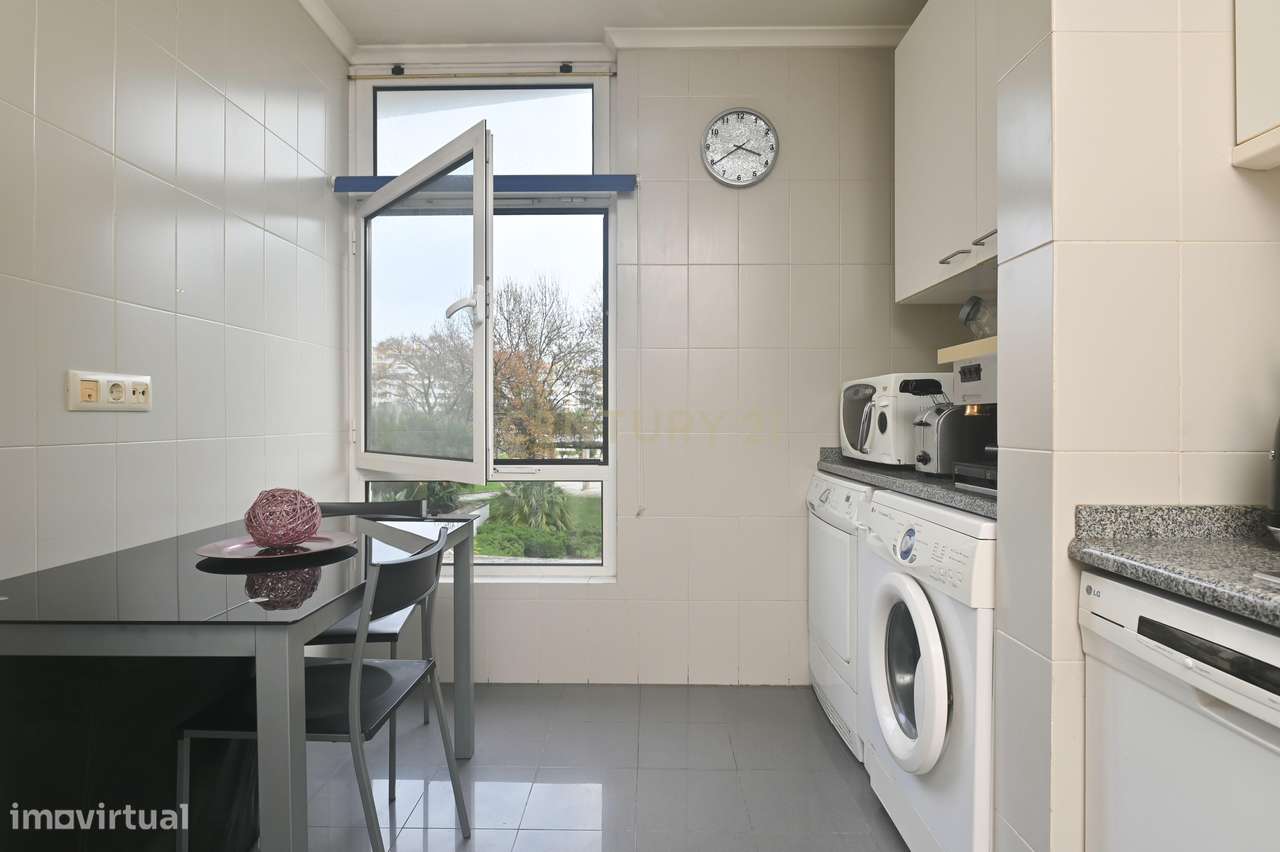 Apartamento 3 quartos, 3 WC, no centro dos Jardins da Parede, com vist-9
