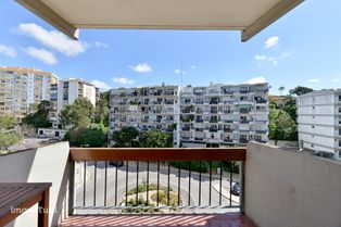 Apartamento 2 assoalhadas, na rua Dom Bosco, Monte Estoril