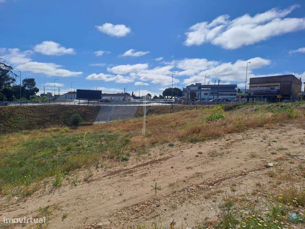 Terreno com 4197m2, com PIP para Residencial Sénior - Lazarim - Grande imagem: 2/5