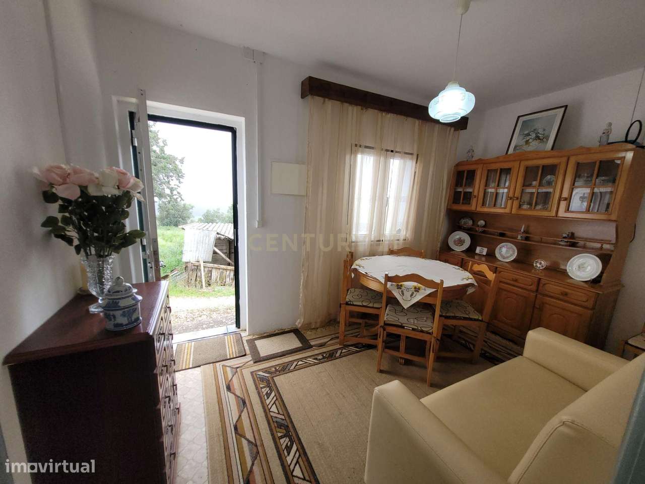 Moradia T2 isolada remodelada com jardim em Alenquer - Casais Brancos-3