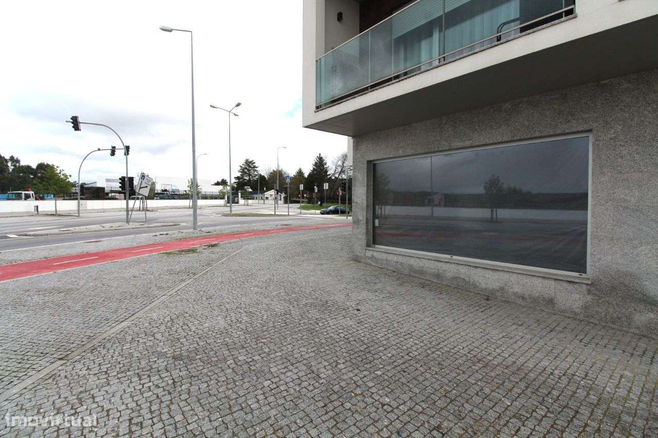 Loja com Excelentes Áreas - Grande imagem: 4/19