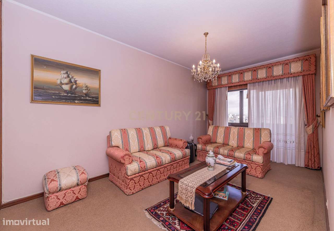 Venda/Cessão de Quinhão Hereditário composto por Apartamento T3 com Vi-22
