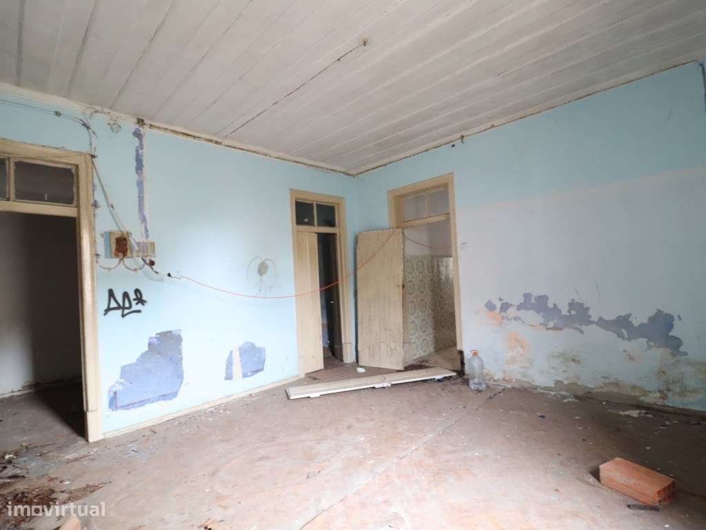 Duas moradias geminadas à venda na rua Miguel Bombarda, Barreiro-25