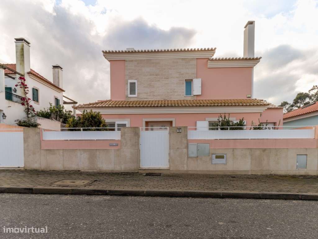 Moradia independente à venda no centro de V.N. Santo André-1