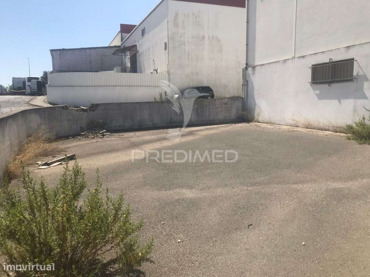 Armazém com terreno e escritórios em Alenquer - Grande imagem: 2/19