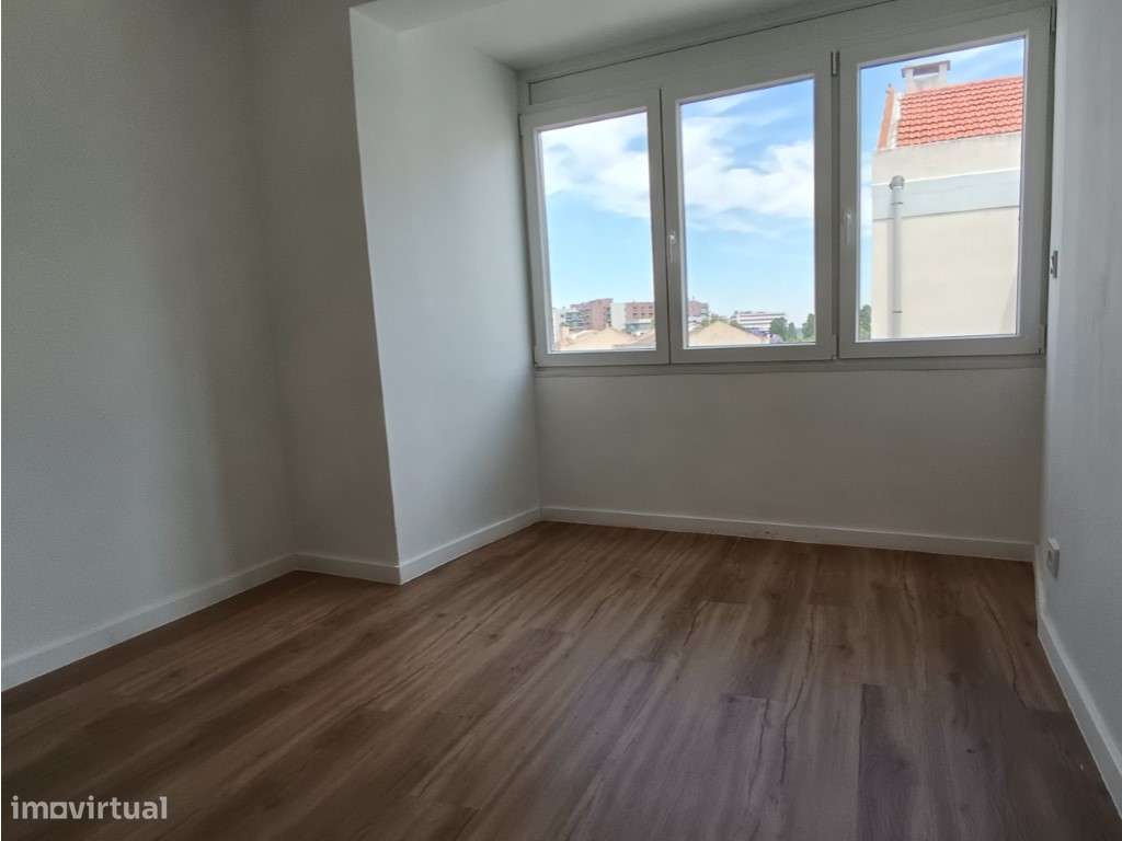 Apartamento T2 Totalmente Renovado | Centro de Queluz-4