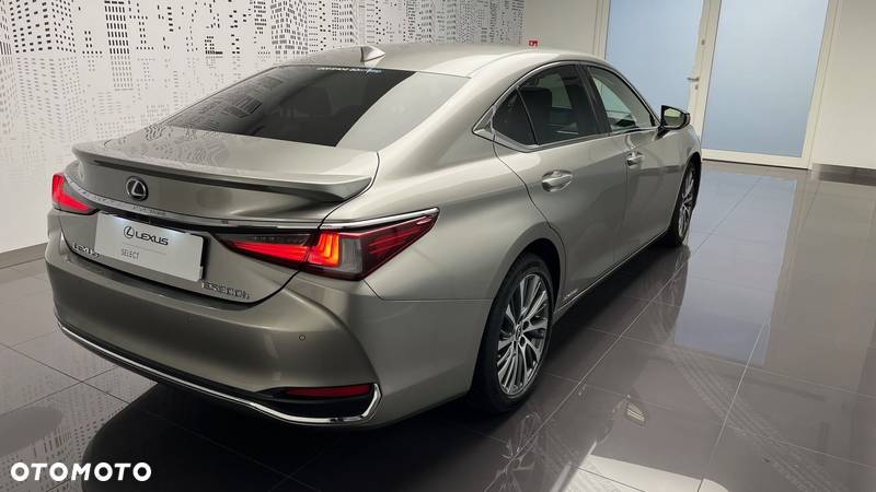 Lexus ES - 4