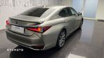 Lexus ES - 4