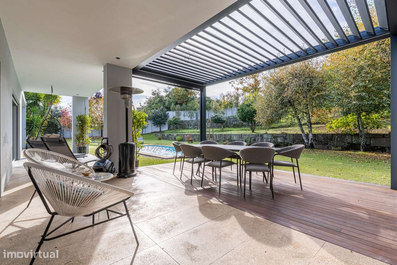 Moradia Individual T4 à venda em Vizela-9