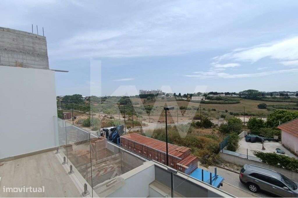 Moradia - Geminada - T3+1 Freguesia Trafaria - Costa de Caparica - Grande imagem: 5/21