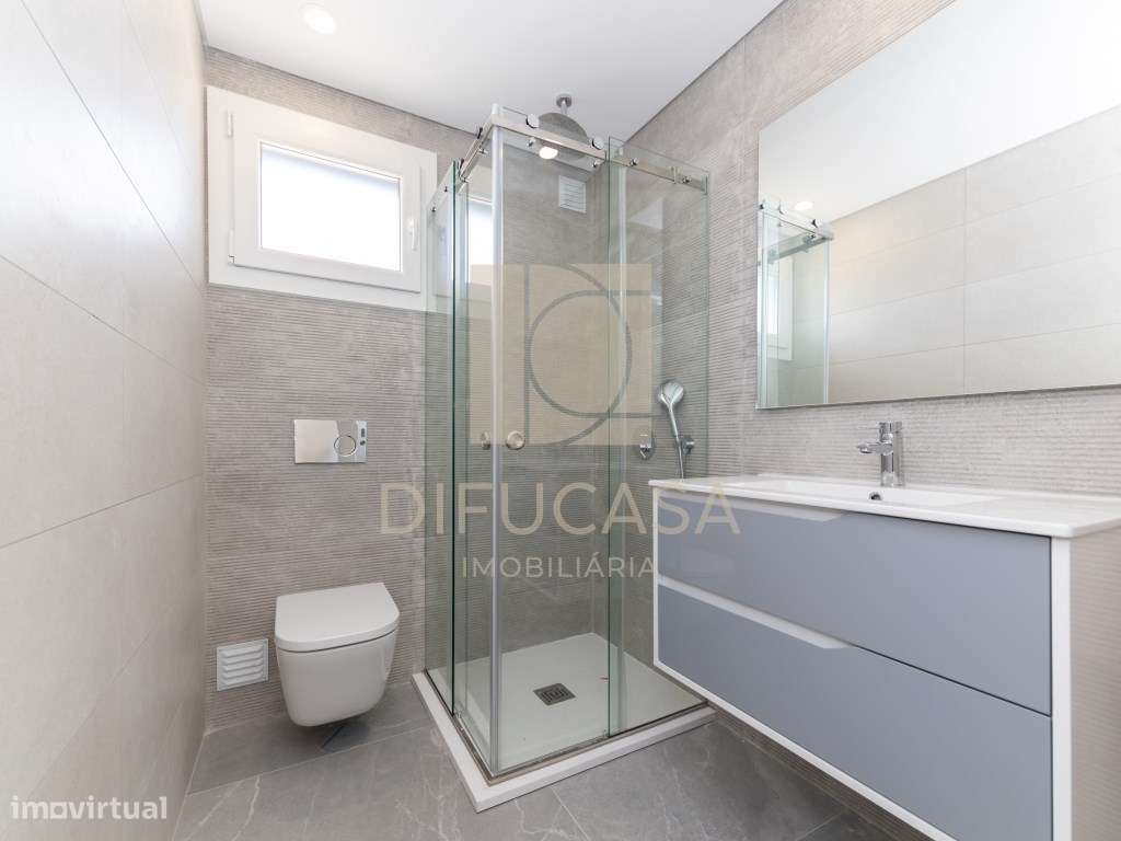 R300 Moradia T3+ 1 (sala de 40m2 localizada centro Fernão Ferro)-19