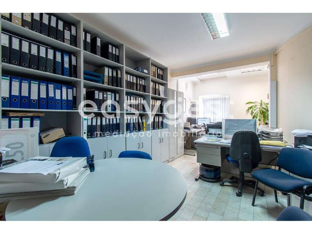 Espaço destinado a serviços no centro de Vila Real de Santo António - Grande imagem: 5/19