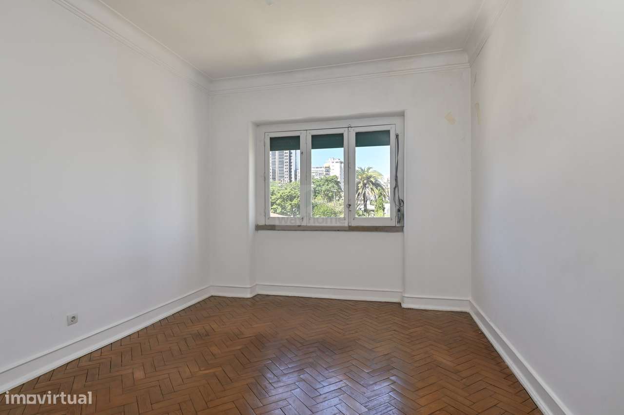 Apartamento T2 | Para remodelação | Alvalade-16