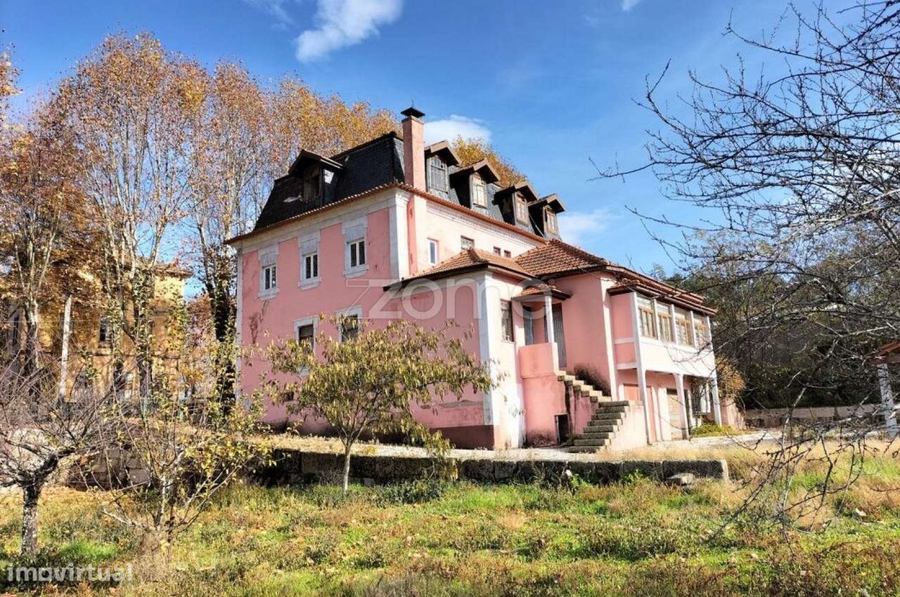 Edifício clássico na vila termal de Vidago - Grande imagem: 3/16