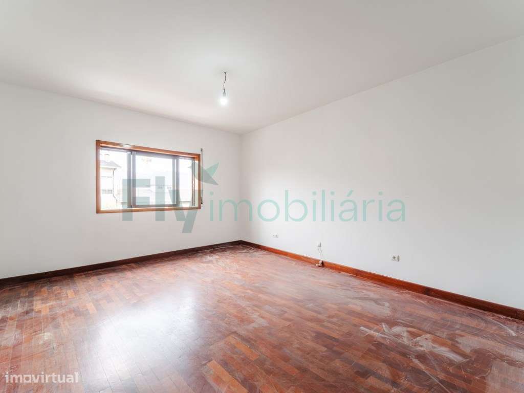 Excelente Apartamento T4 com Suite e Lugar de Garagem para 2 Carros-19
