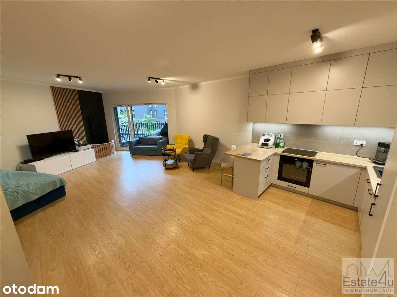 3/4 pok, 2 garaże, 2 tarasy, do wejścia. Ceglana-3