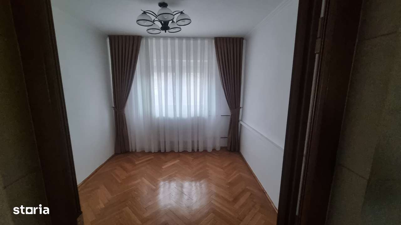 Apartament cu 3 camere de închiriat - Imagine principală: 4/7