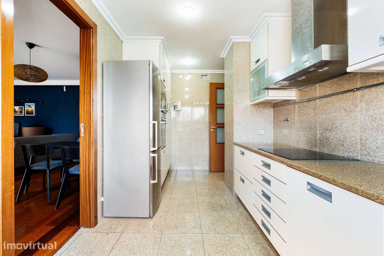 Apartamento t3 à venda na Rua Dom António Barroso, 268-9