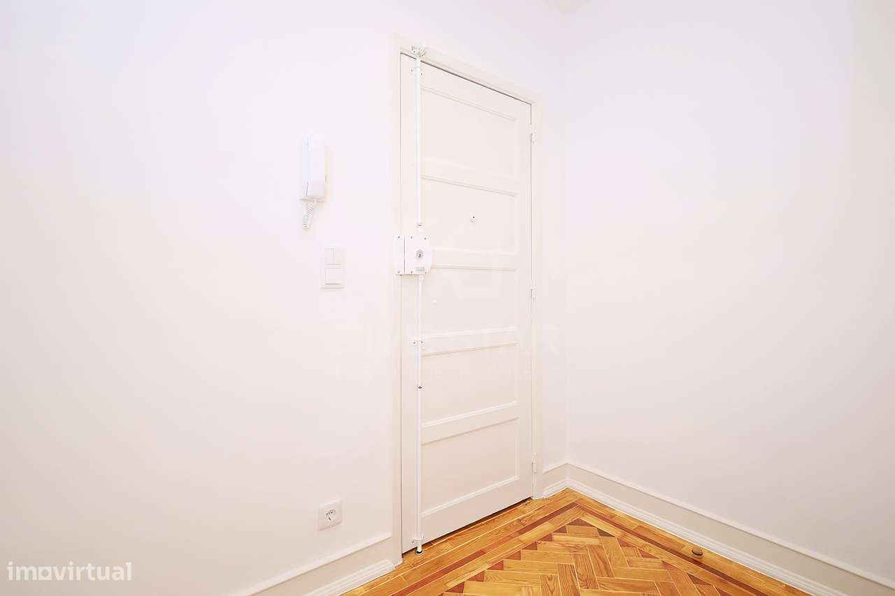 Arrendamento - T2 - Campo de Ourique - Renovado – Charme - Grande imagem: 4/36