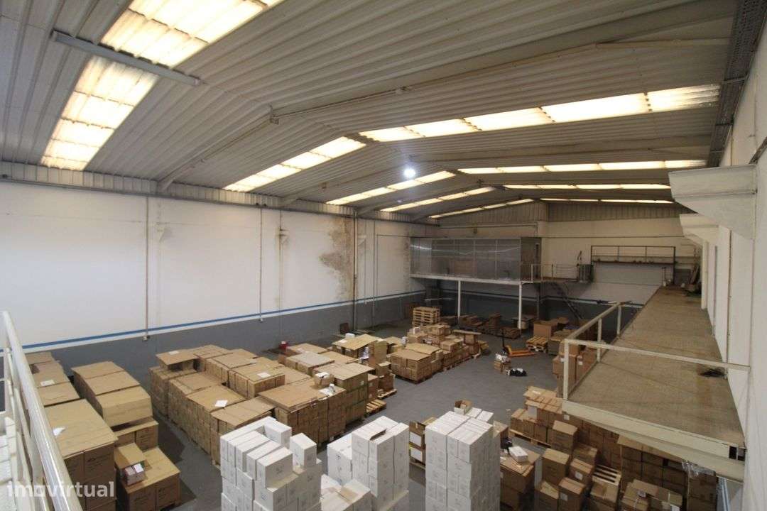 Excelente Armazém em Esmoriz-6