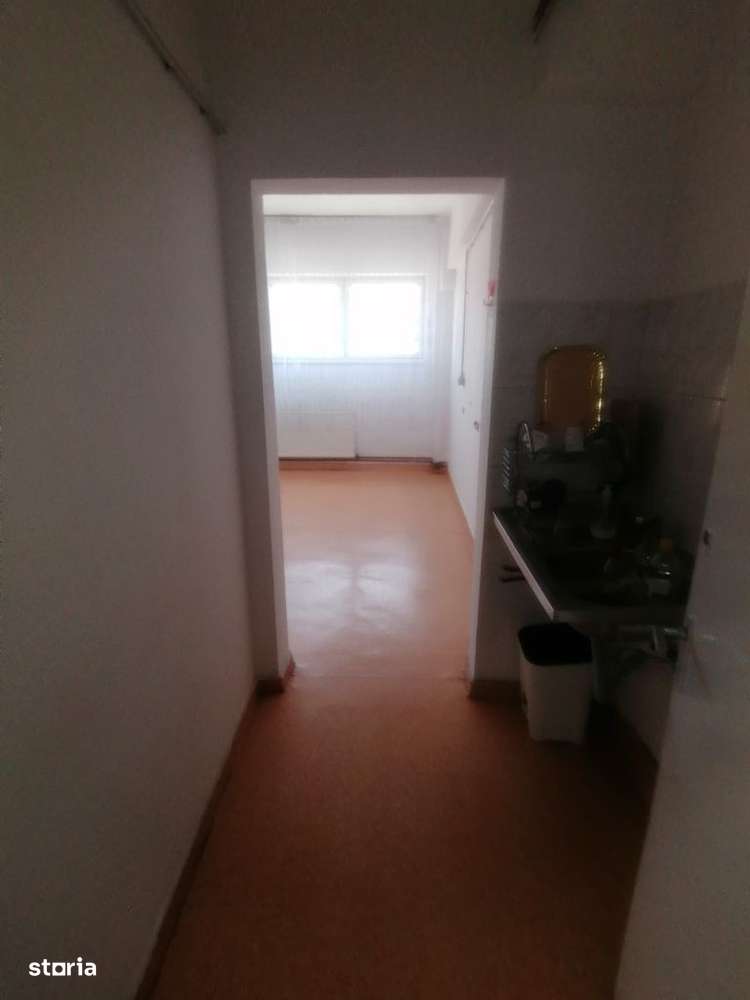 Vând spații comerciale zona centrală 400 euro mp negociabil-4