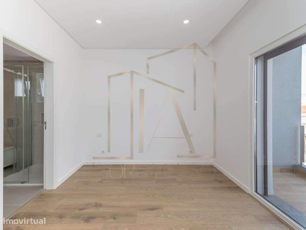 Moradia Geminada T3 com Suíte e Ótimo Espaço Exterior-17