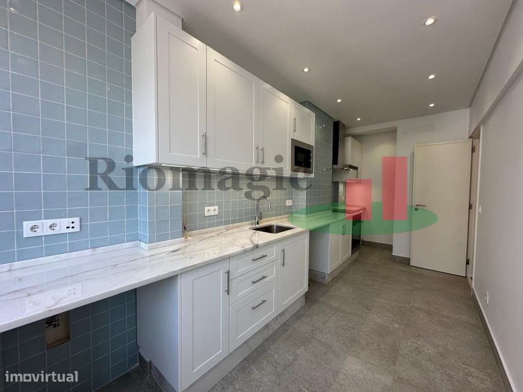 Apartamento T2 com Varanda Totalmente Reabilitado em Linda a Velha - Grande imagem: 4/23