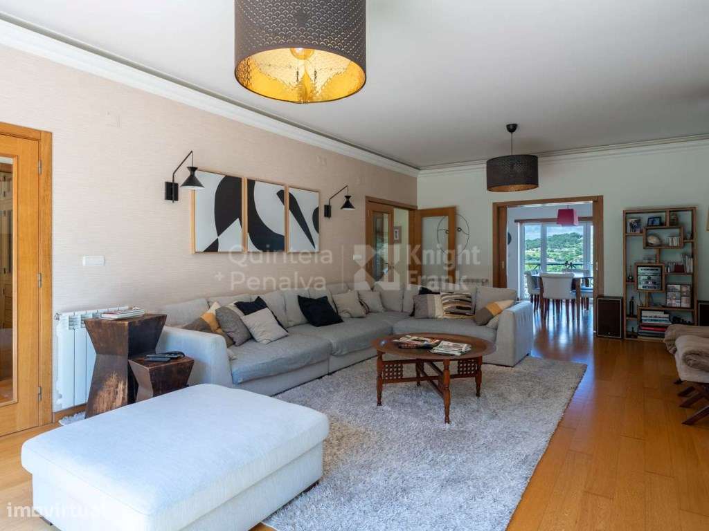 Moradia T4+1 para arrendamento com jardim e garagem em Caxias - Grande imagem: 4/37