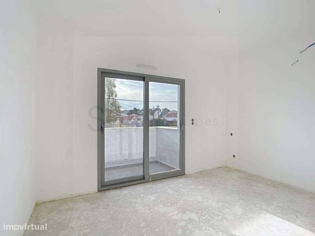 Apartamento T3 duplex, com varandas, na Quinta do Conde-28