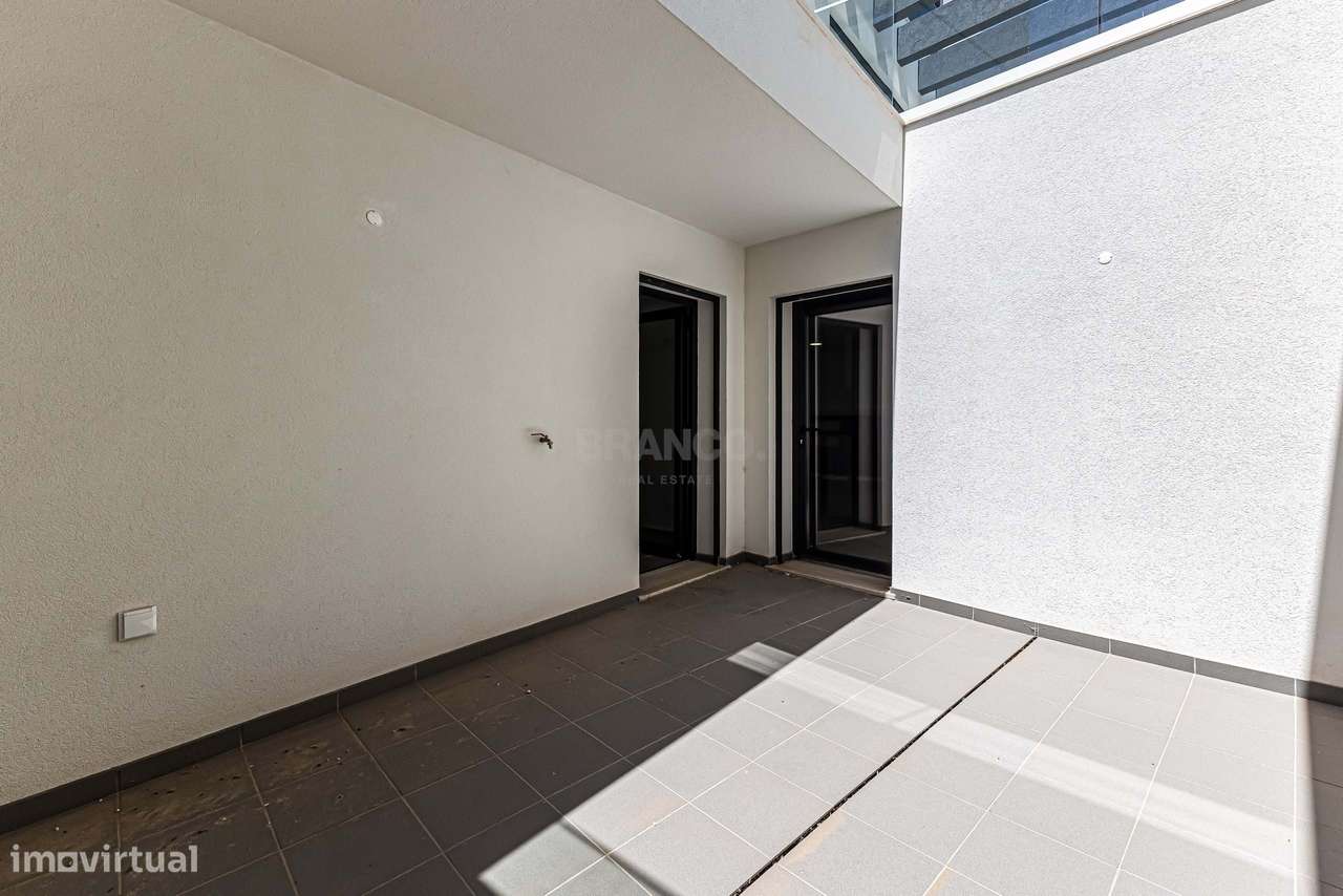 Moradia T3 com piscina e garagem - Mexilhoeira Grande-18
