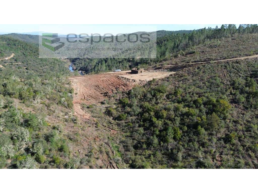 Terreno a confinal com 2 ribeiros - Grande imagem: 3/14