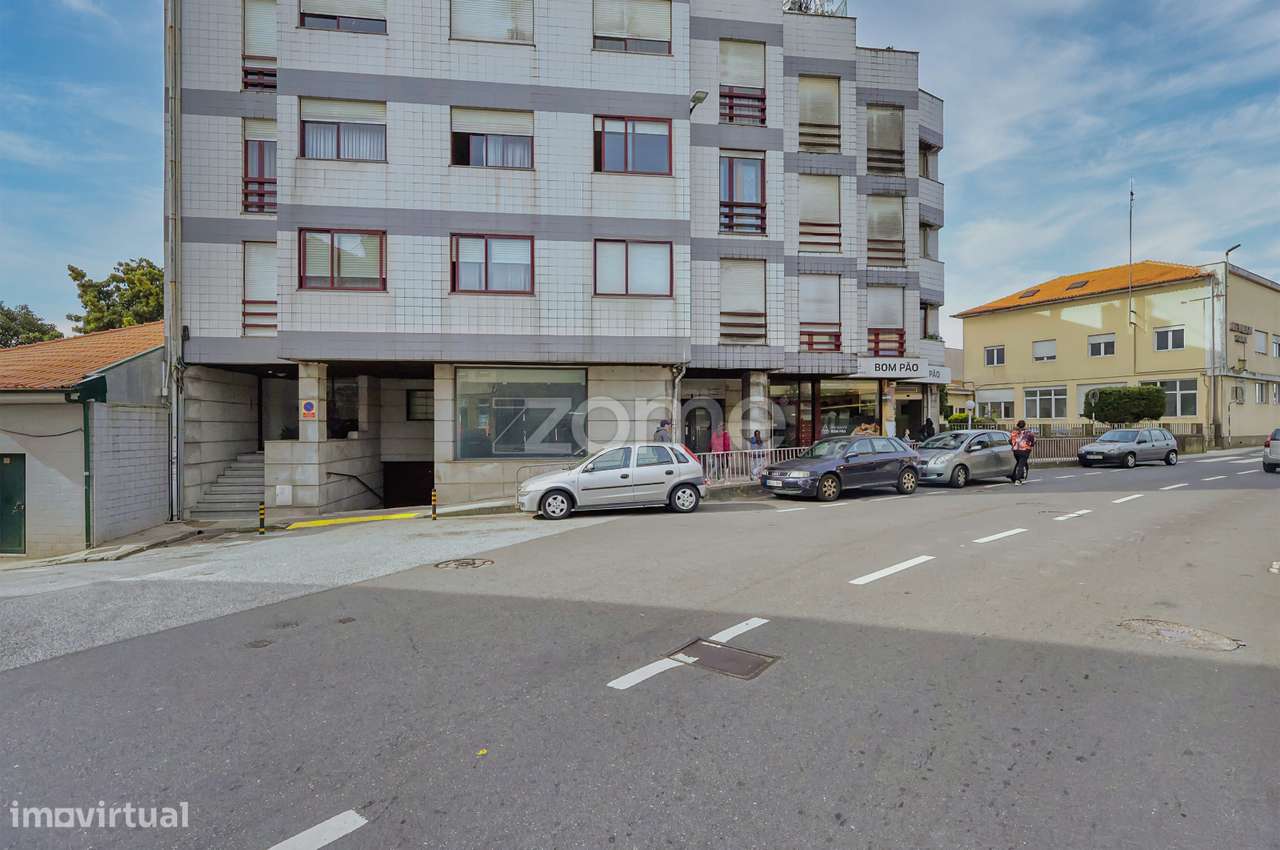 Vende-se loja 338m2 na rua Dr. Joaquim Manuel Costa em Valbom Gondomar - Grande imagem: 2/34