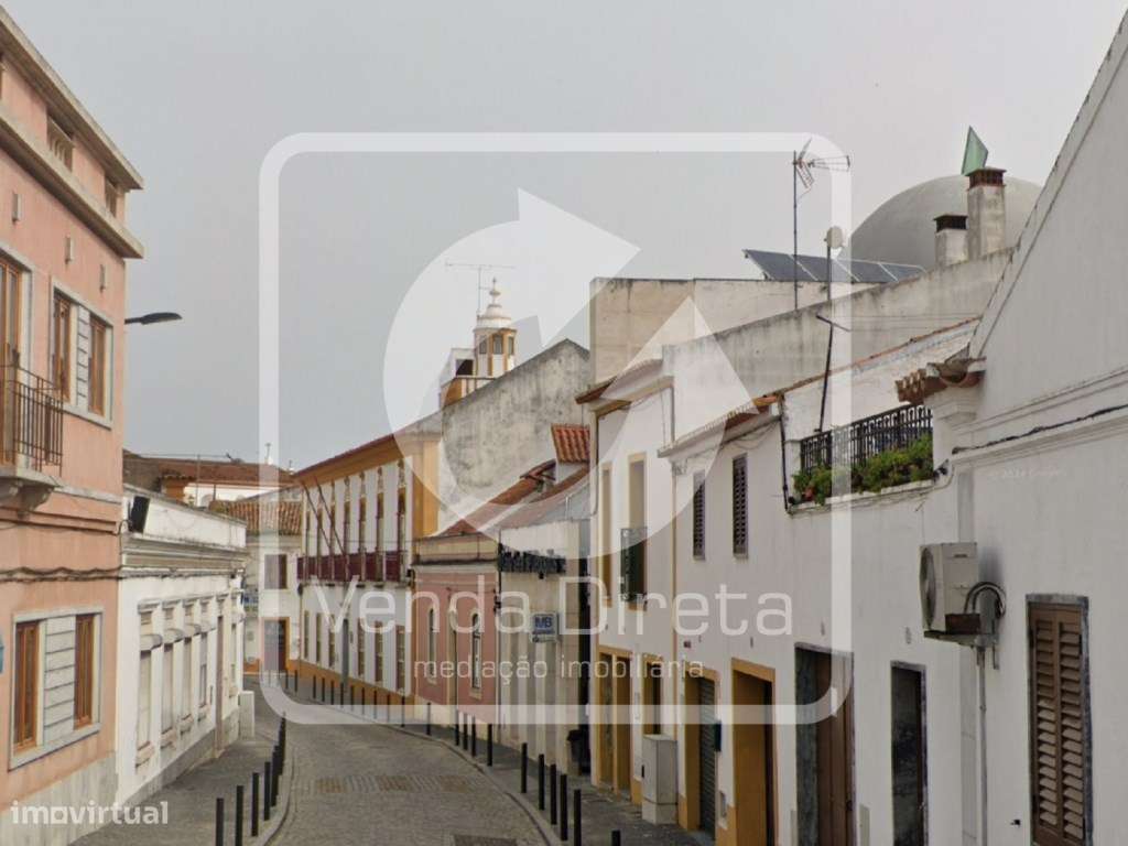 Predio De 2 Pisos Com 336 M No Centro Da Vila De Cuba Distrito