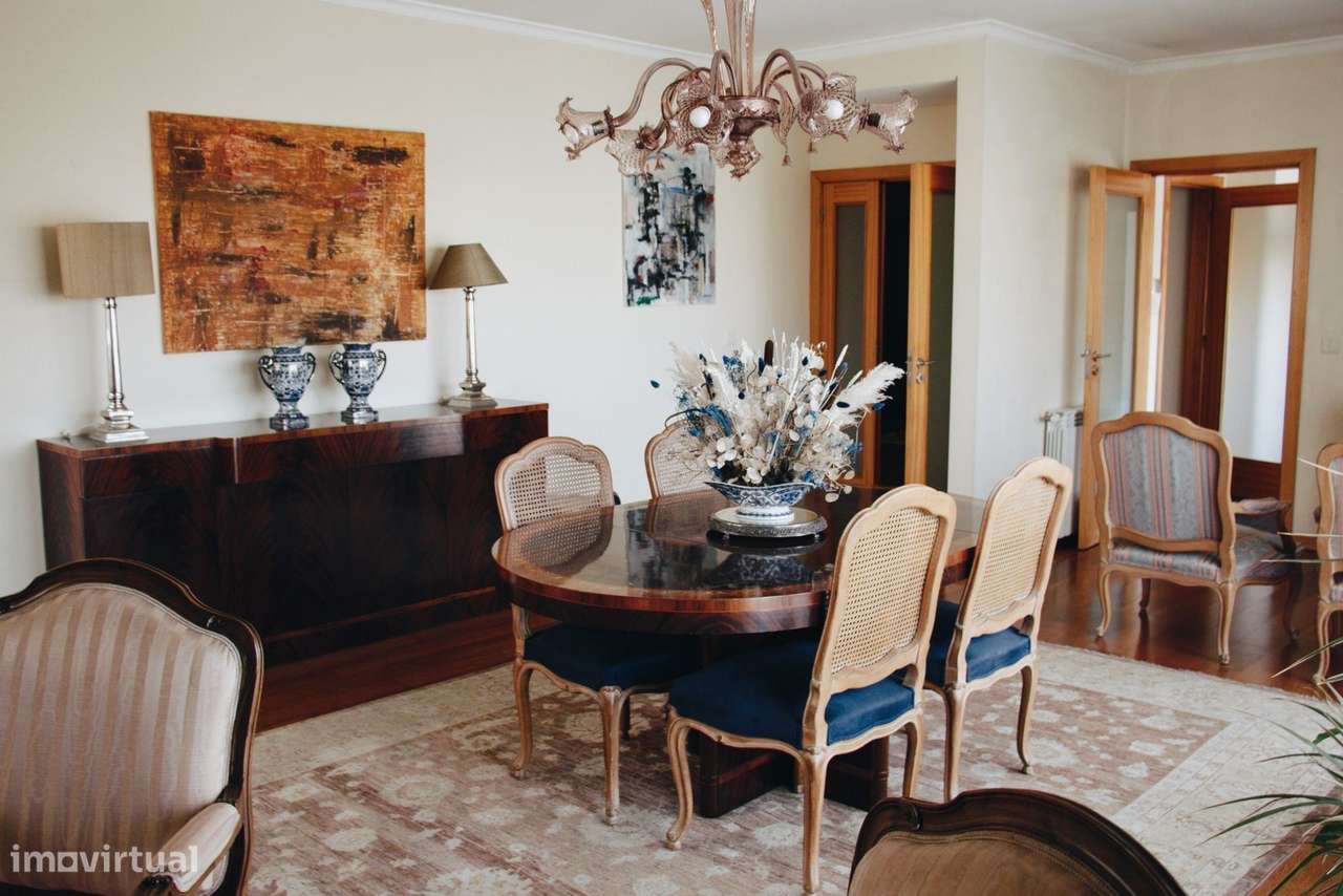 T5 triplex  3 frentes  piscina Garagem Junto colégio Luso Francês-22