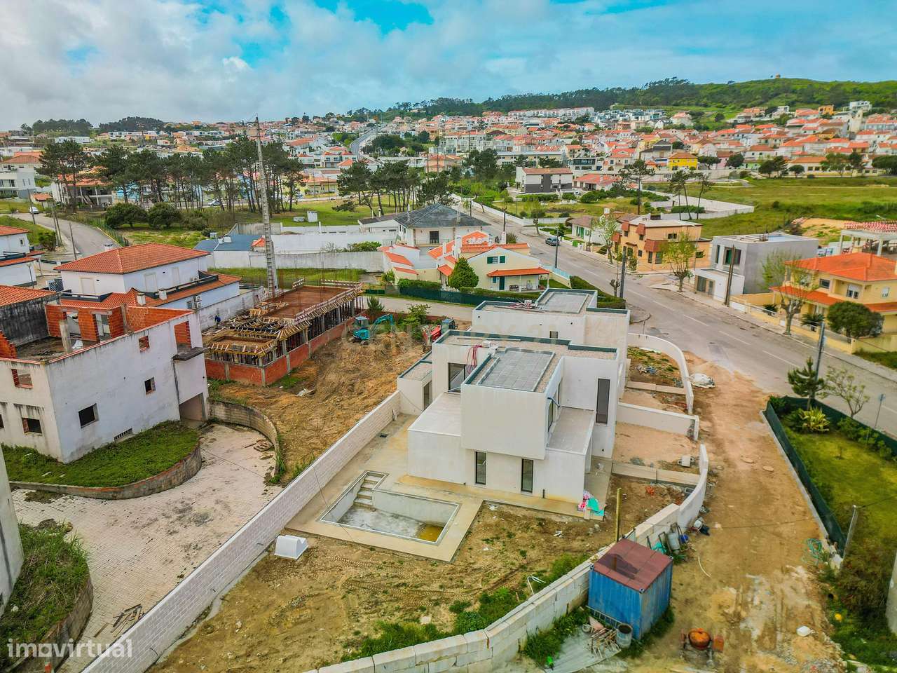 Moradia T3 com Piscina e Jardim em Salir do Porto-9