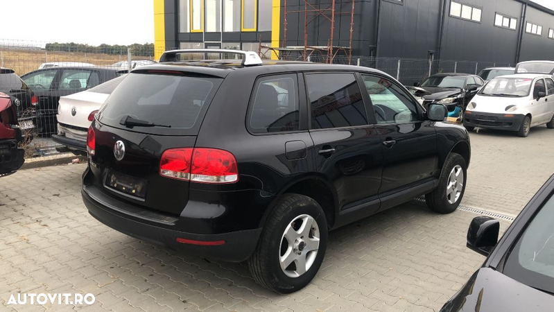 Dezmembram Volkswagen Touareg 2.5 D an fabr 2006 - 1